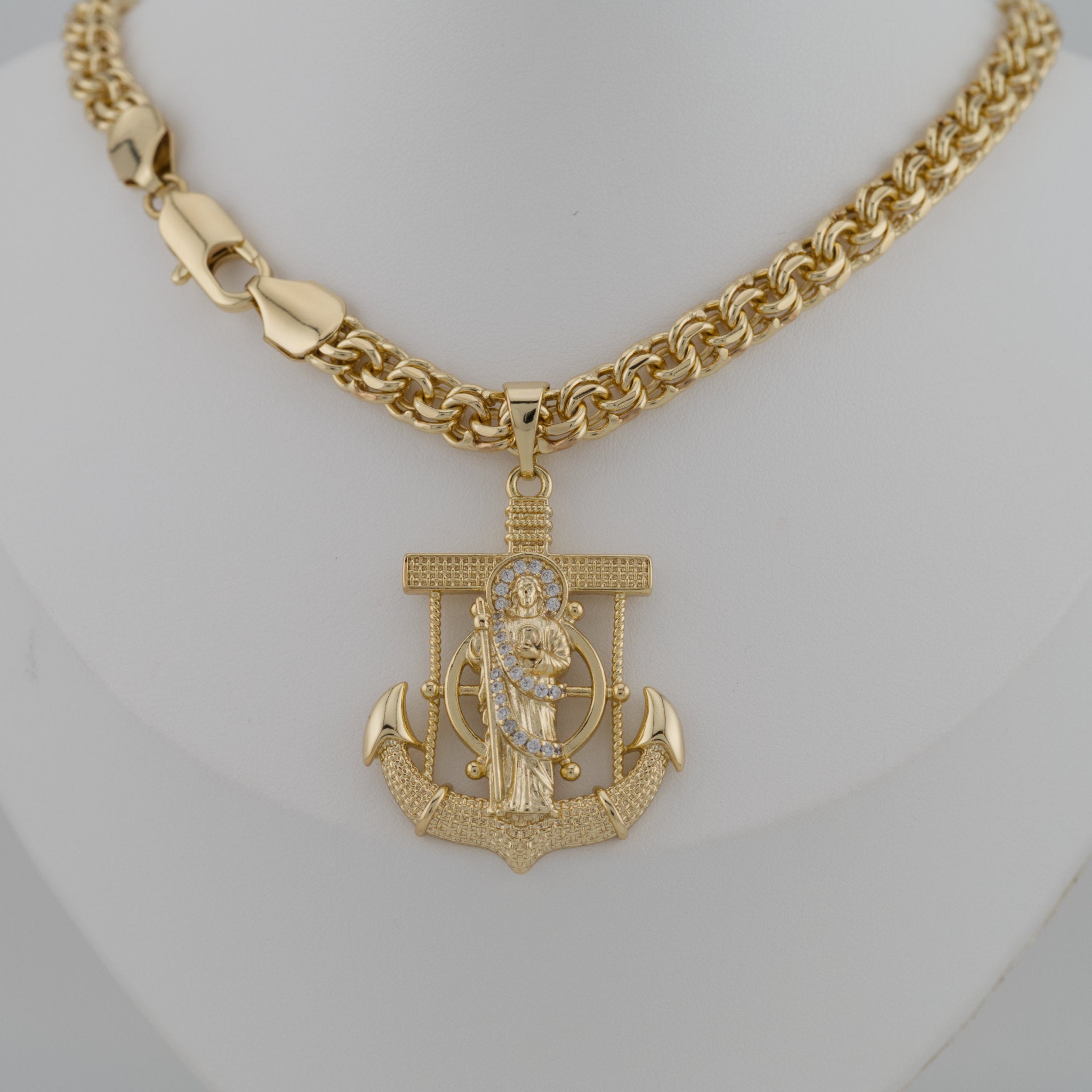 Gold chain necklace with an anchor pendant on a mannequin bust.